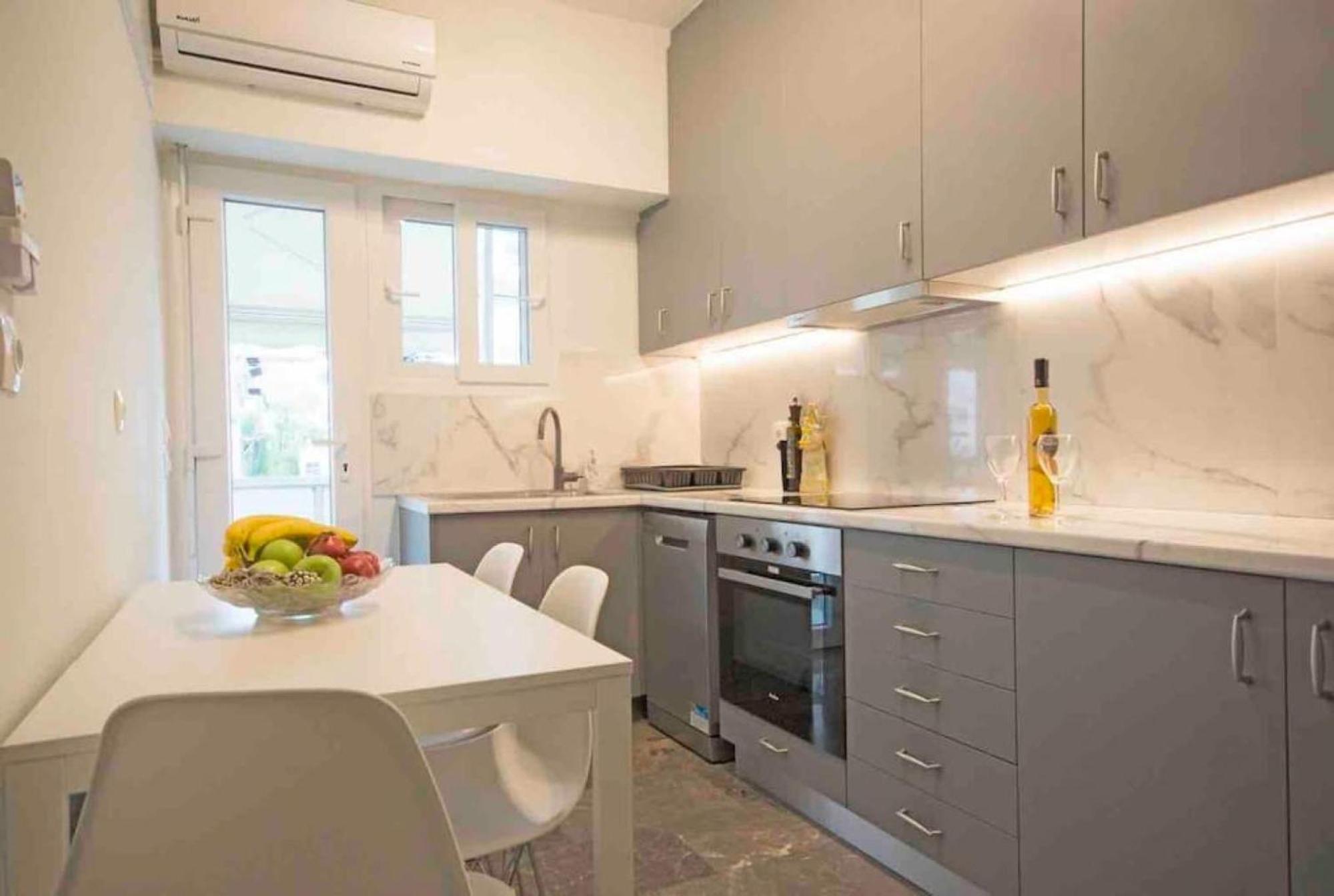Alkuoni Lux Flat At Pfaliro Атина Екстериор снимка